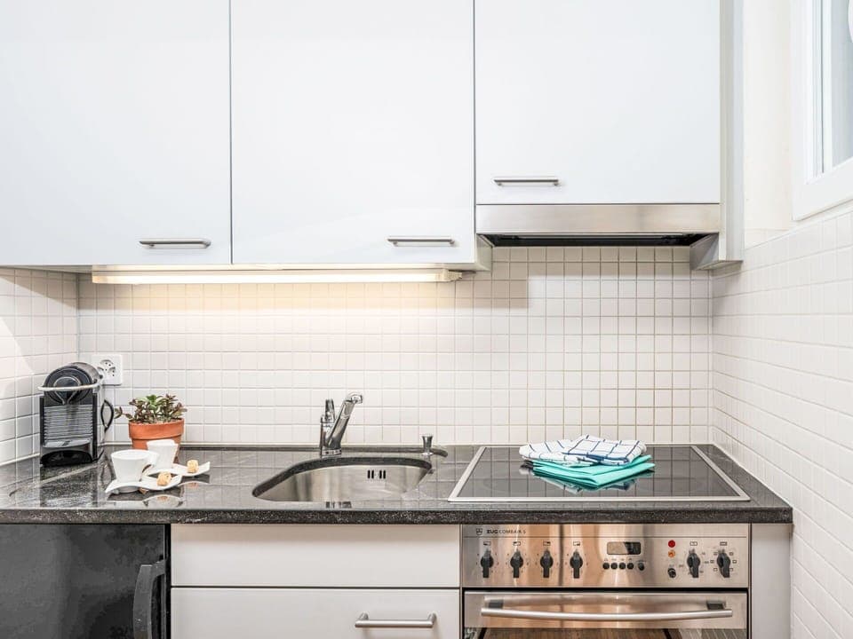 Kitchen, Kitchen Appliance, Countertop, Interior Design, Major Appliance, Cabinetry, Flooring, Home Appliance, Kitchen Sink, Furniture