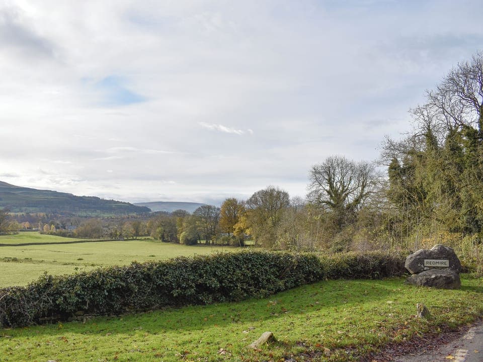 Picturesque surrounding area | Grassgarth Cottage, Redmire, near Leyburn
