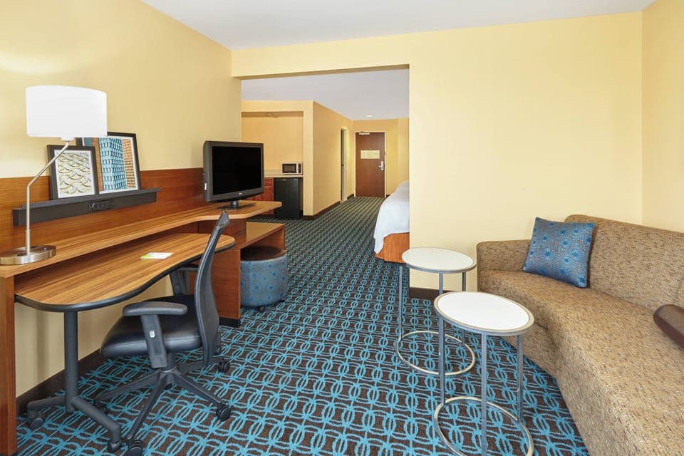 Executive Suite, 1 Bedroom | In-room safe, desk, iron/ironing board, free cribs/infant beds