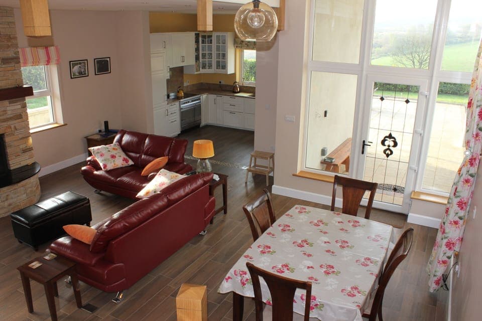 Flat-screen TV, fireplace