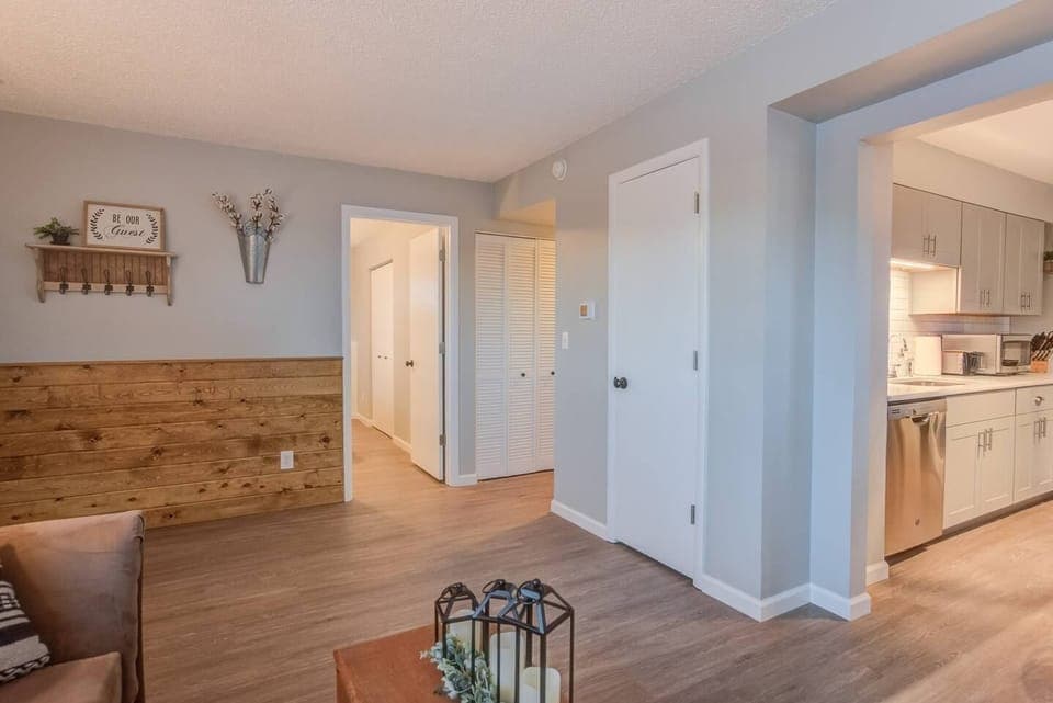 Apartment (2 Bedrooms) | Living room | TV