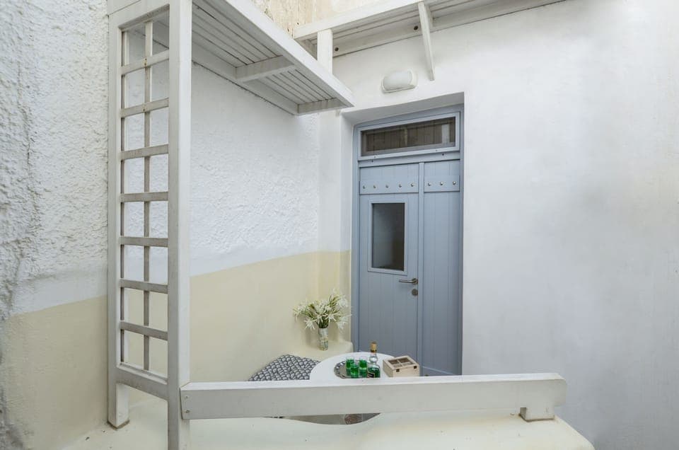 Suite, 1 Bedroom (Petite Home) | Living area