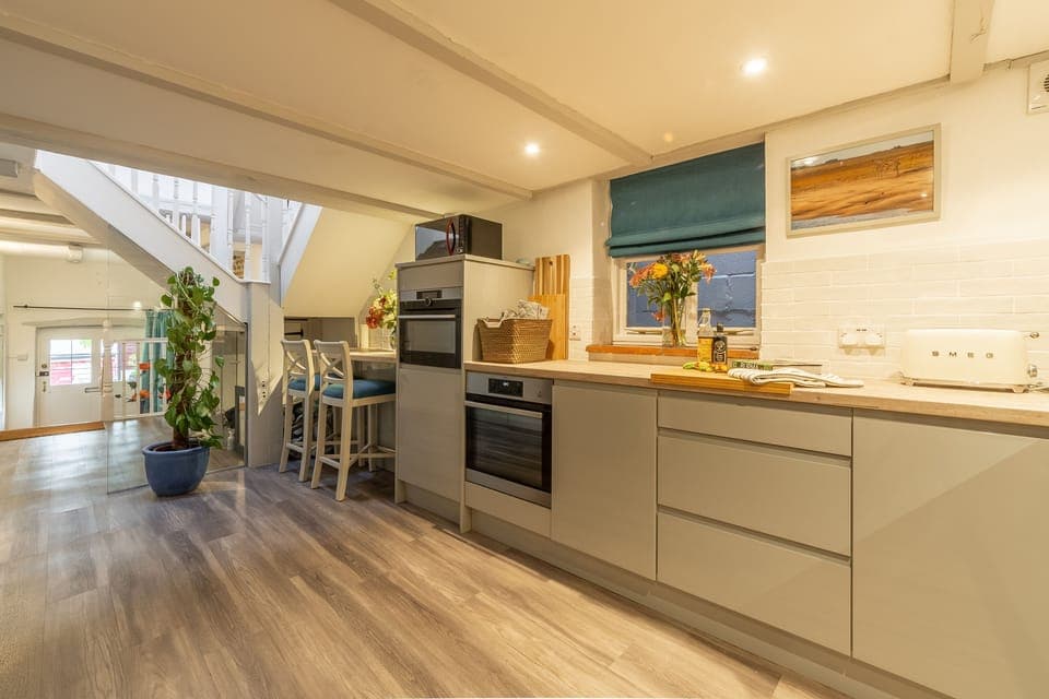 Jicklings Cottage, Wells-next-the-Sea: Well-equipped, modern kitchen