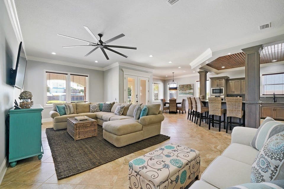 The Luke House - Crystal Beach - Living Room