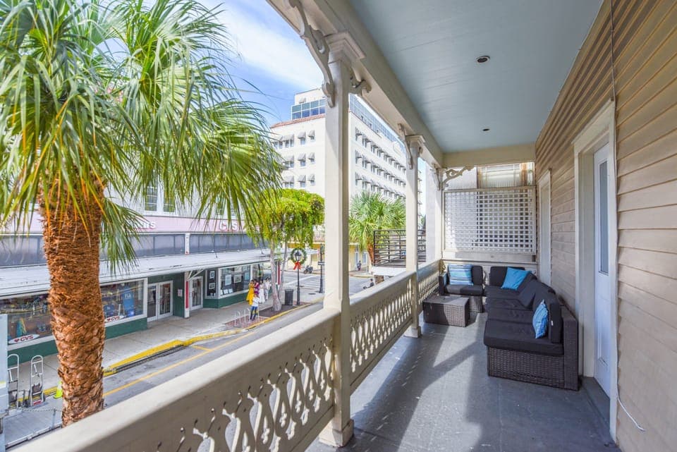 Private Balcony Overlooking Duval Street!