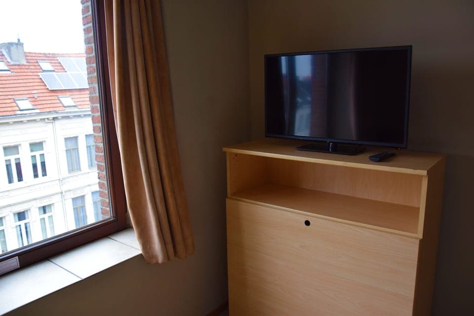 Studio, 2 Twin Beds | Living area | TV