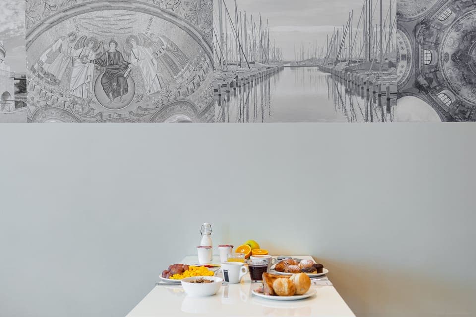 Daily buffet breakfast (EUR 7.9 per person)