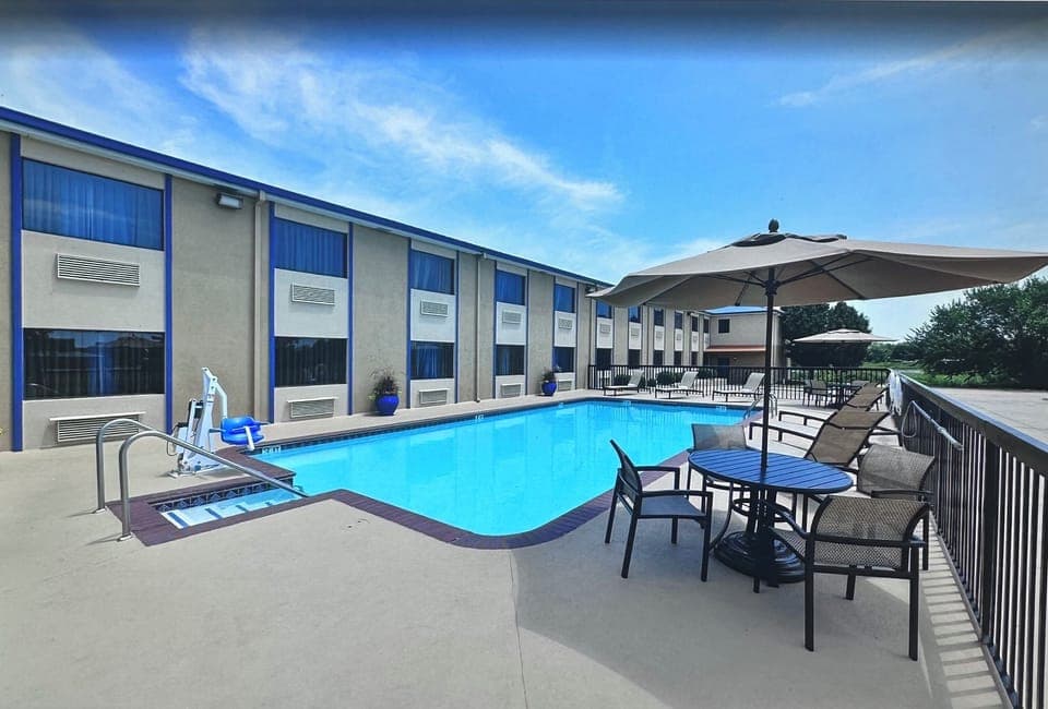 Seasonal outdoor pool, open 9:00 AM to 9:00 PM, sun loungers