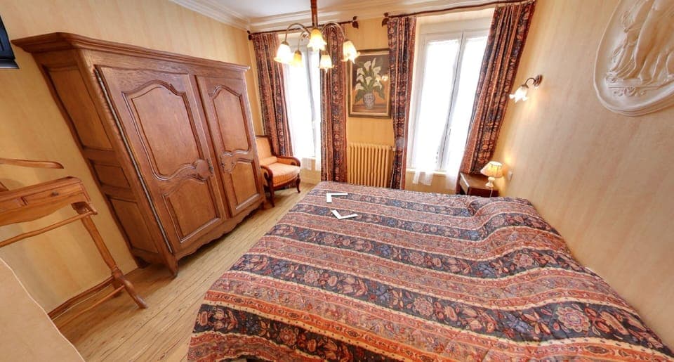 Double Room | In-room safe, free WiFi, bed sheets