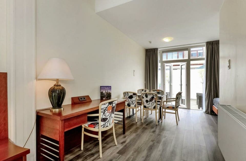 Family Room, Bathtub | In-room safe, desk, iron/ironing board, WiFi