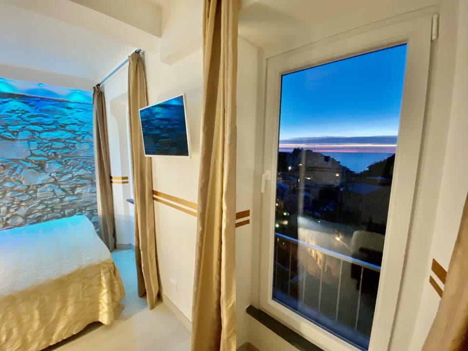 Panoramic Room, Air conditioning, Sea View | Hypo-allergenic bedding, down comforters, pillowtop beds, in-room safe