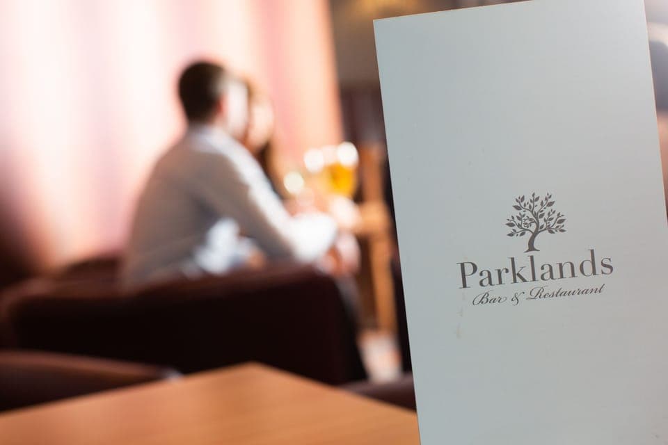 2 restaurants, breakfast served