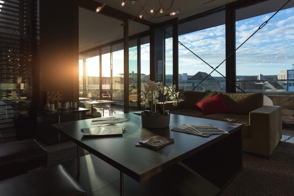 Breakfast, lunch, dinner served; alfresco dining