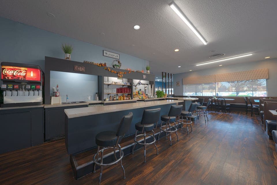 Breakfast, dinner, brunch served; American cuisine 