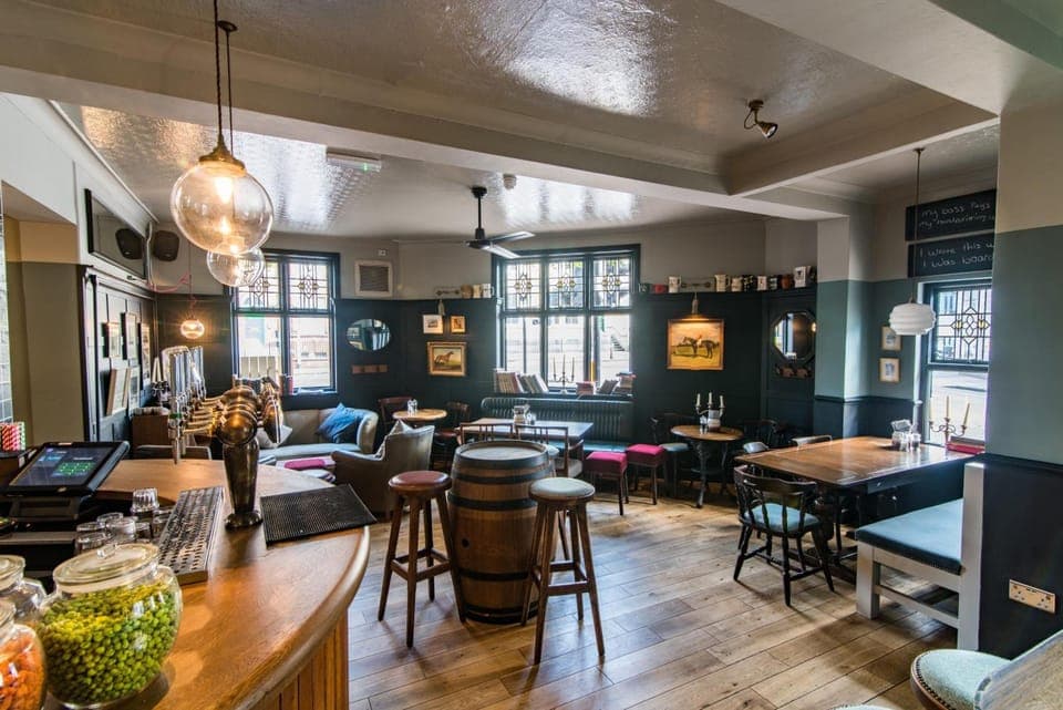 Lunch and dinner served, British cuisine