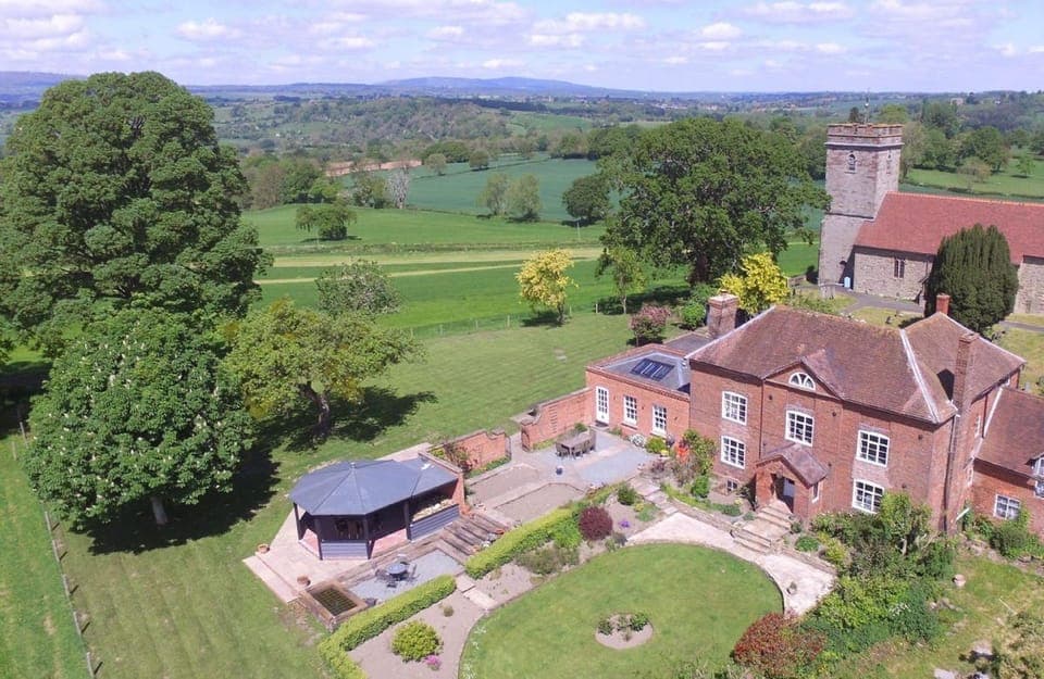 Aerial view of the stunning Broad Meadows Farmhouse
