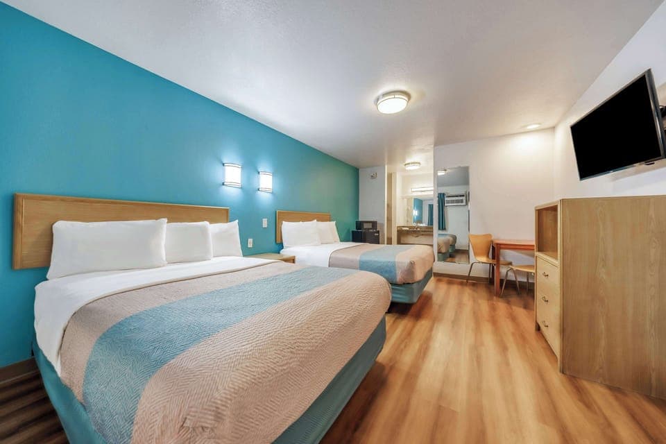 Blackout drapes, free WiFi, bed sheets, alarm clocks