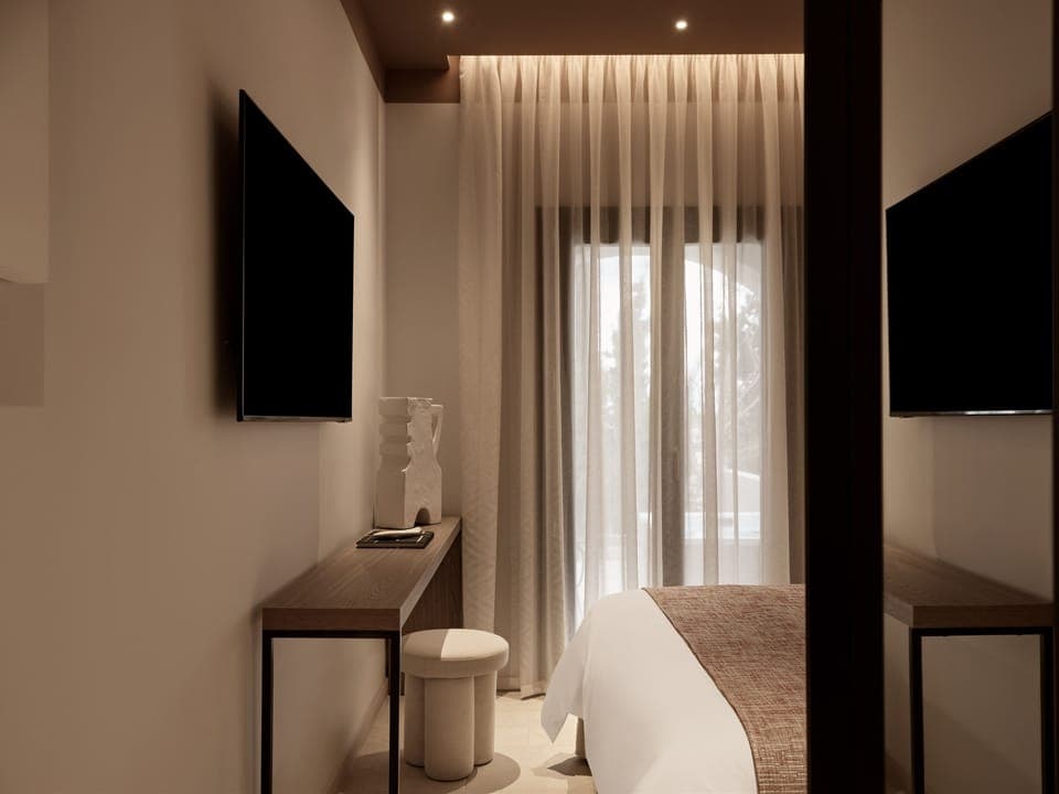 Minibar, in-room safe, individually decorated, soundproofing