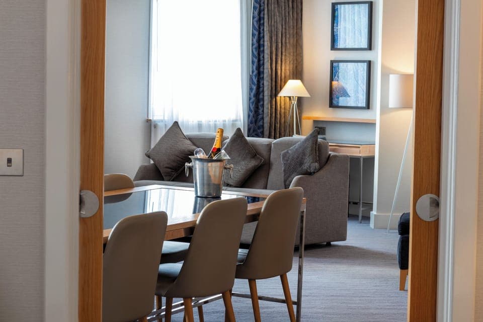 Suite | Living area | TV