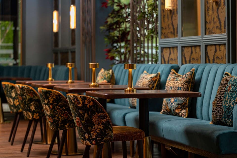 2 restaurants, breakfast served