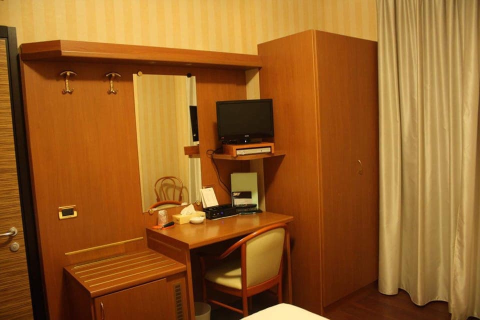 Economy Single Room, Annex Building | Premium bedding, minibar, in-room safe, desk