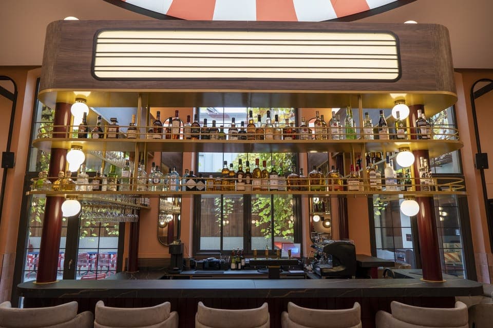 Breakfast, lunch, dinner served; international cuisine 