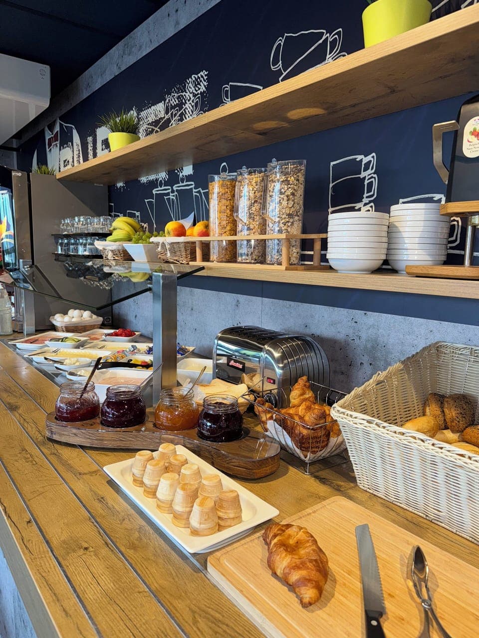 Daily buffet breakfast (EUR 11.50 per person)
