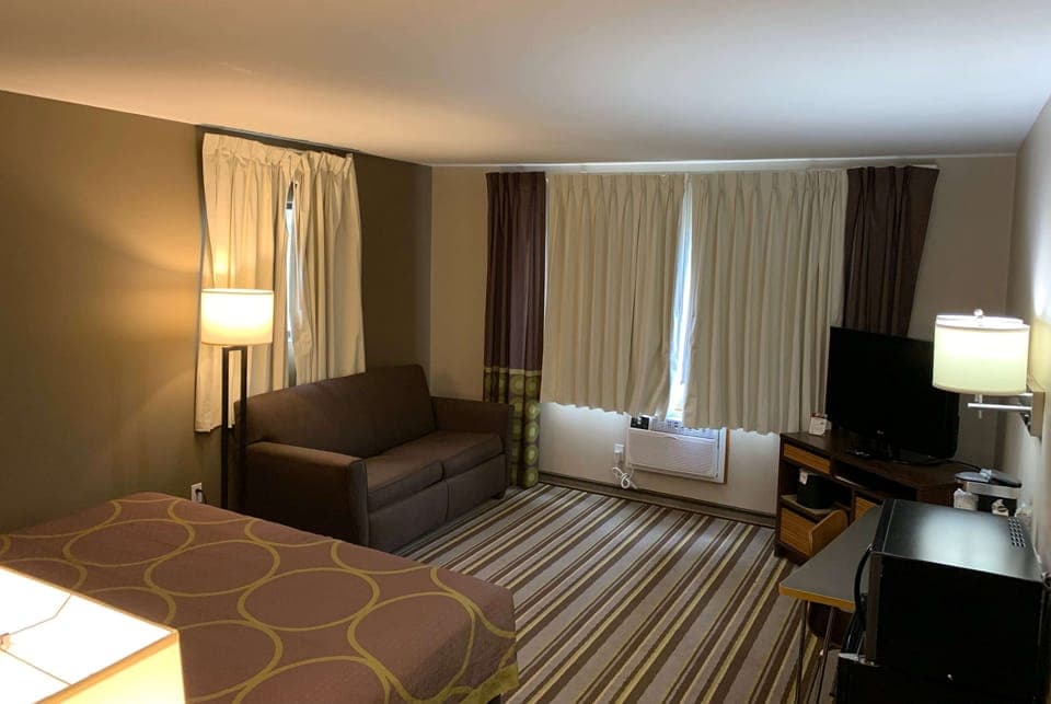Deluxe Room, 1 King Bed, Non Smoking | Desk, laptop workspace, blackout drapes, iron/ironing board