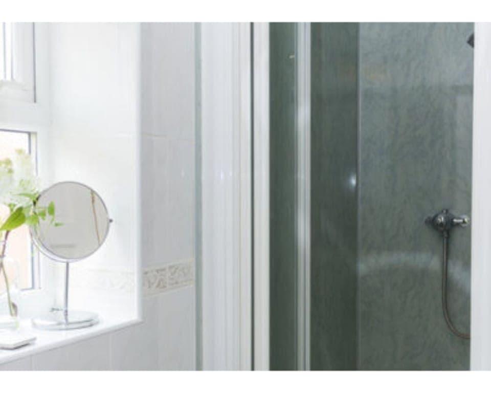 Standard Double Room, Ensuite | Bathroom