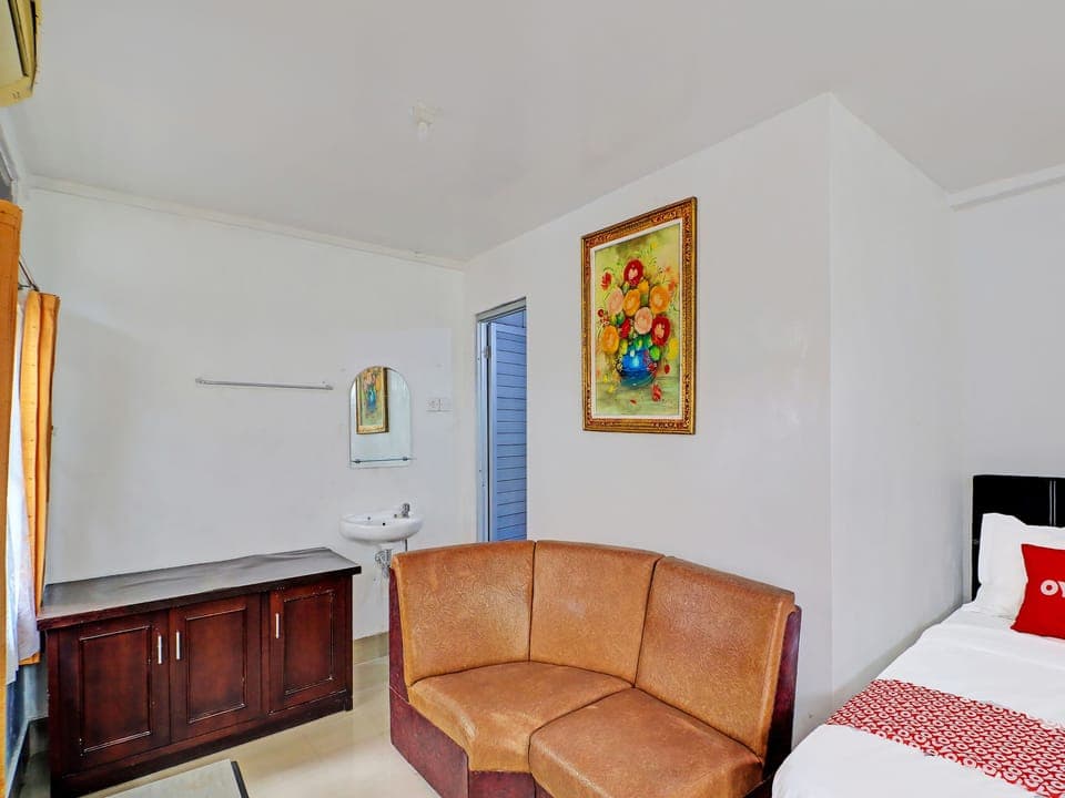 Standard Double Room | Desk, free WiFi, bed sheets