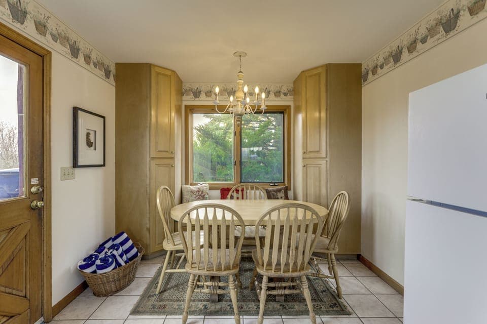 Breakfast Nook | 1st Floor