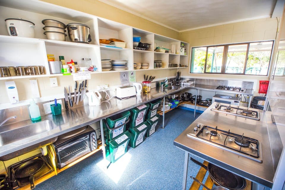 Full-size fridge, microwave, oven, stovetop