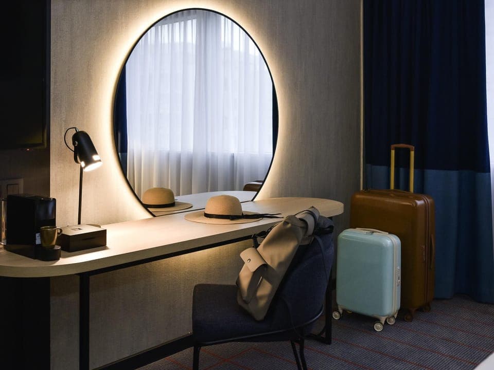 Privilege, Room, 1 Double Bed | Minibar, in-room safe, desk, blackout drapes