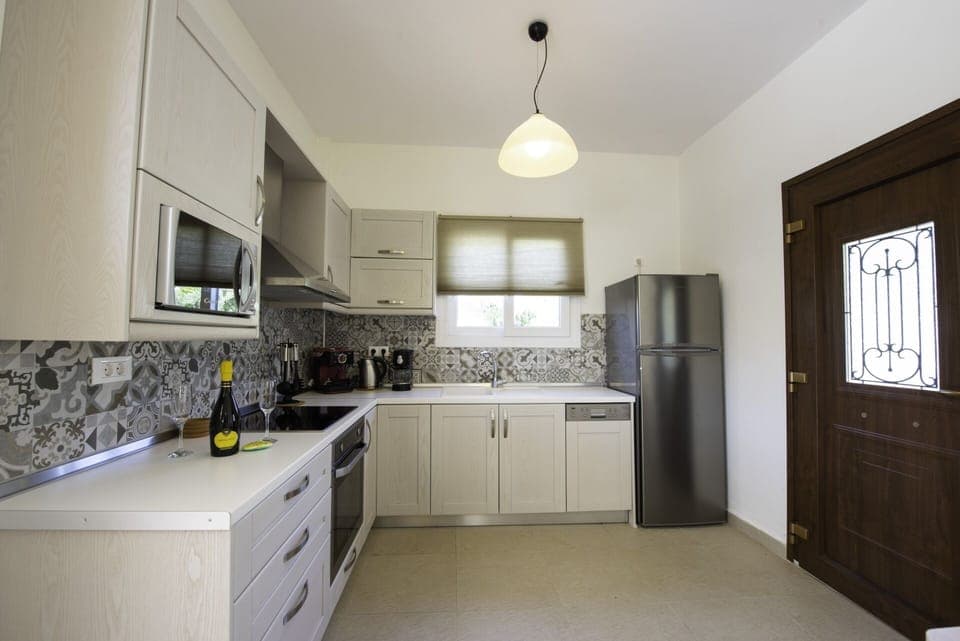 Deluxe Apartment (Mirto) | Private kitchen | Fridge, oven, stovetop, coffee/tea maker