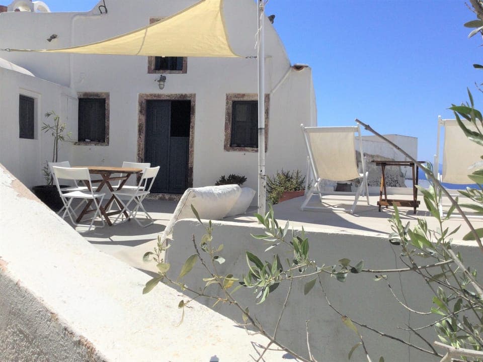  Upper level house The terrace
wineryhouse.com WhatsApp+306944738369