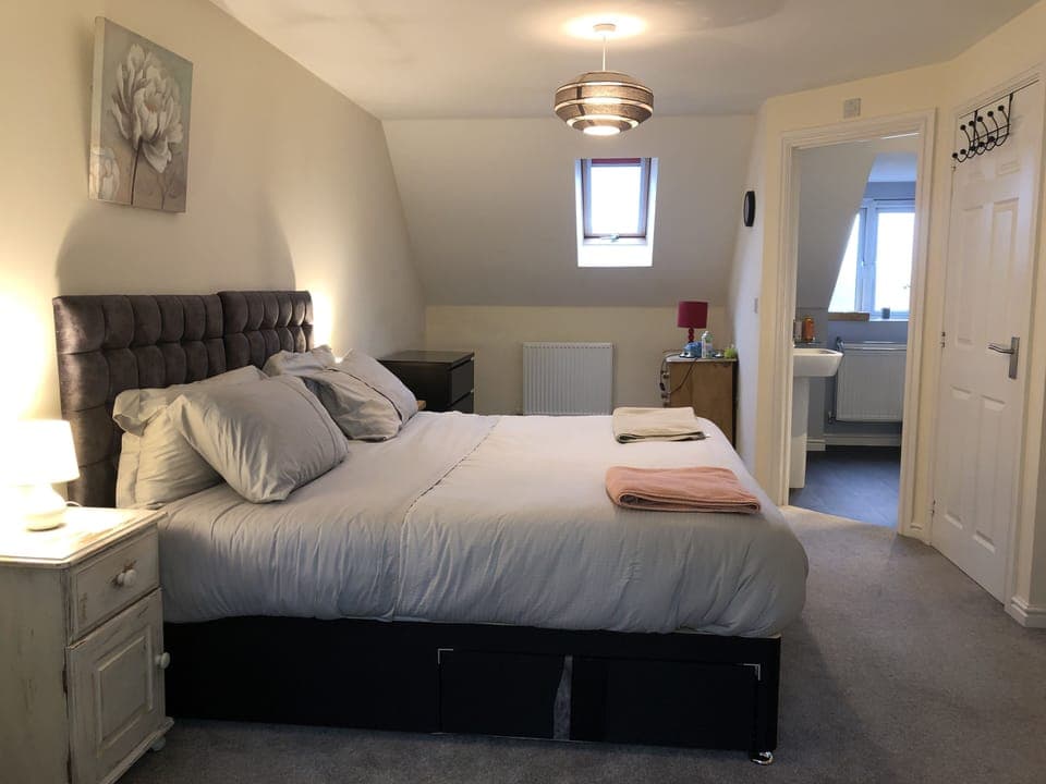 Master bedroom with en-suite 
