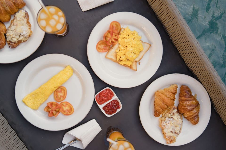 Daily cooked-to-order breakfast (IDR 100000 per person)