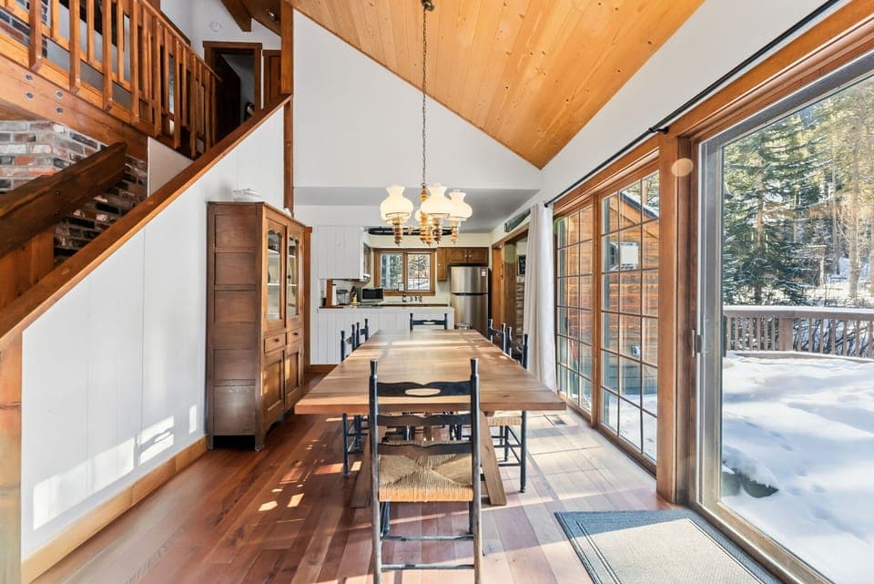 Dining area
