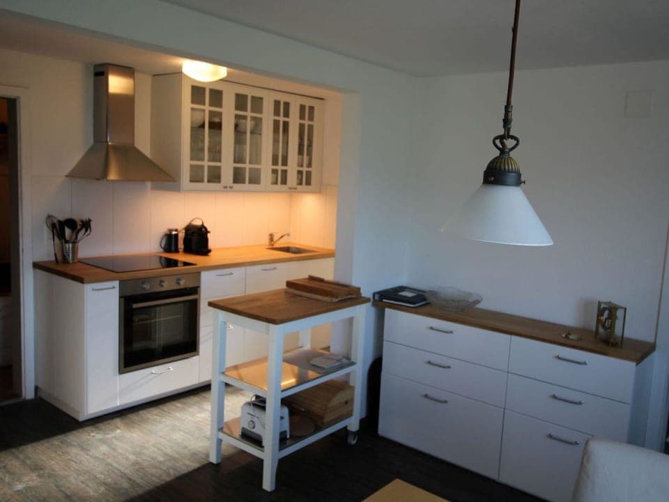 Plant, Sky, Cloud, Building, Tree, Wood, Land Lot, Window, Residential Area, Leisure