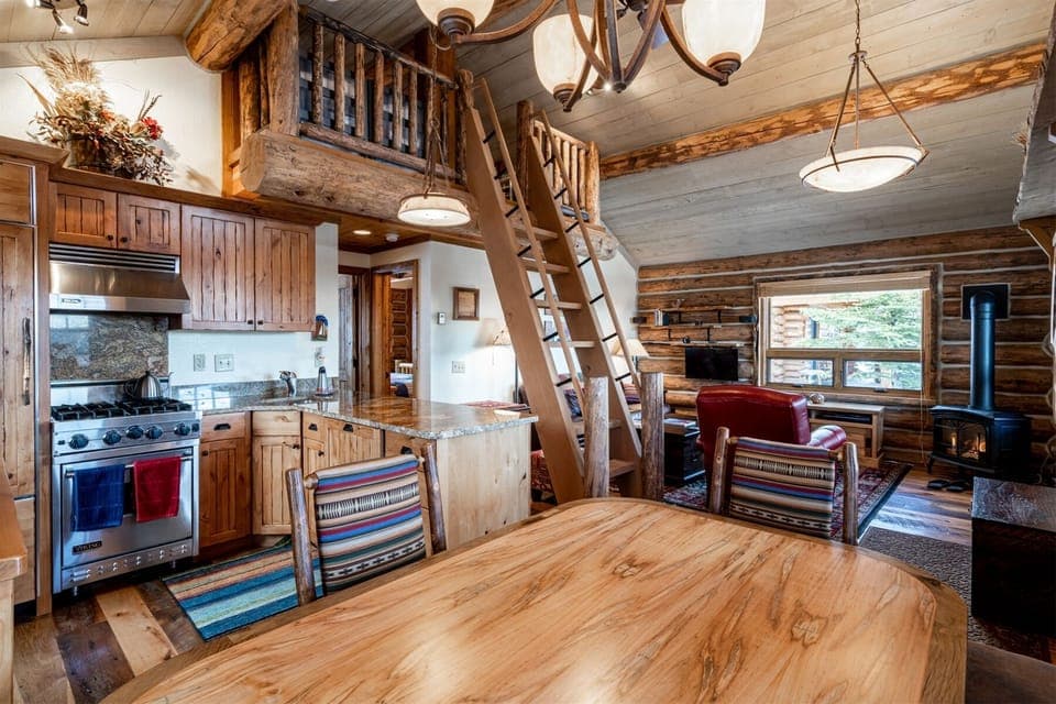 Gold Rush Cabin with amazing kitchen, 2BR's + Loft