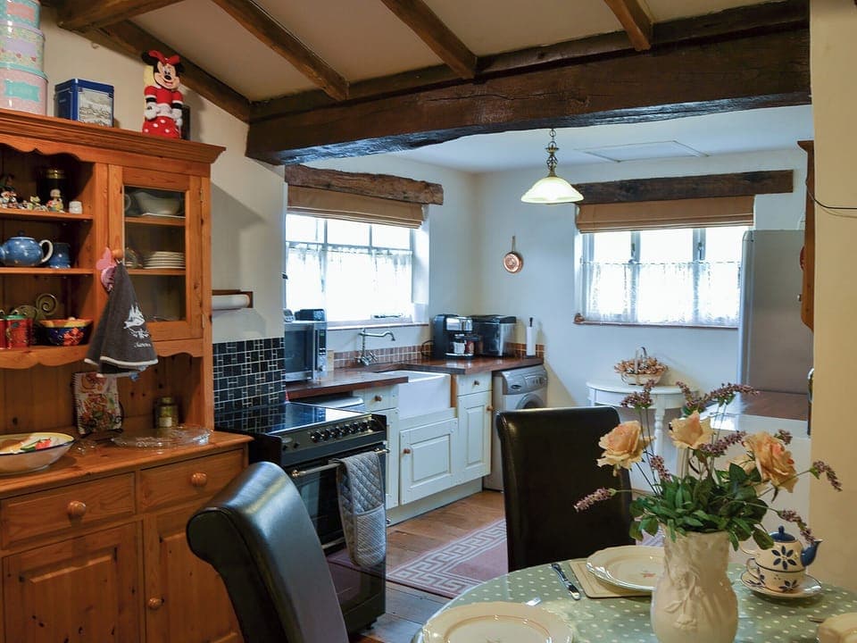Beamed kitchen with breakfast area | Tattlepot Farmhouse, Pulham Market, near Diss