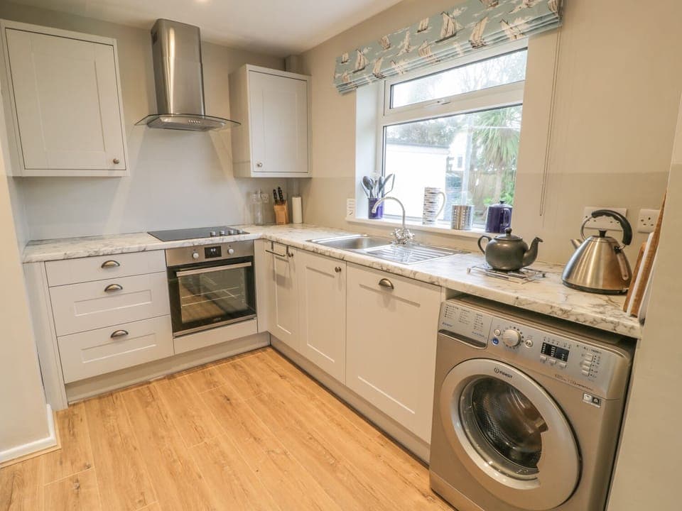 Cottage | Private kitchen | Microwave, stovetop, dishwasher, highchair