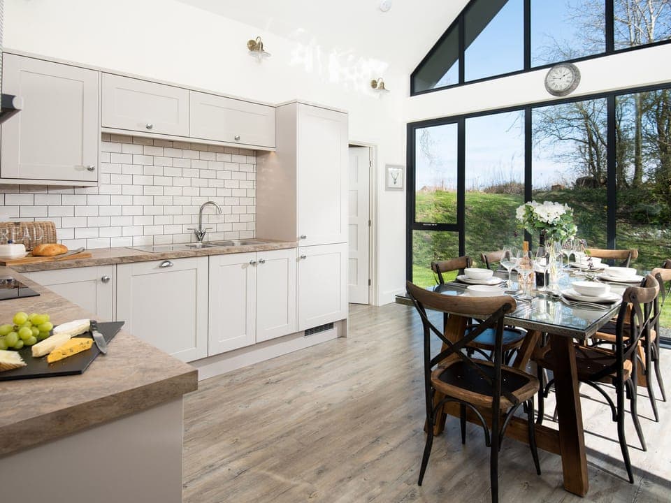 Cottage | Private kitchen | Dishwasher, electric kettle, toaster, highchair