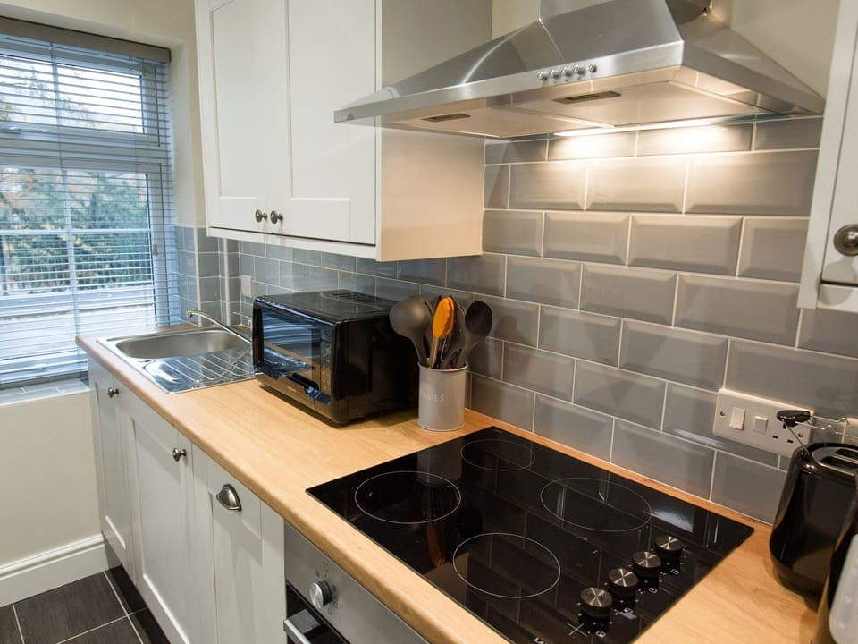 Cottage | Private kitchen | Microwave, stovetop, dishwasher, highchair