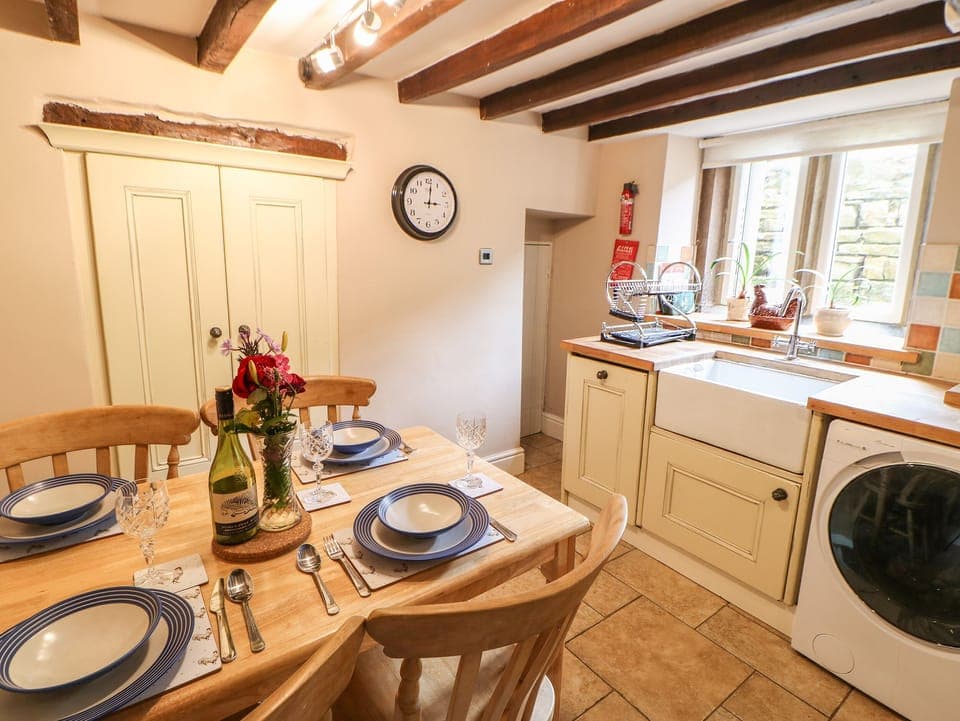 Cottage | Private kitchen | Fridge, microwave, stovetop, dishwasher