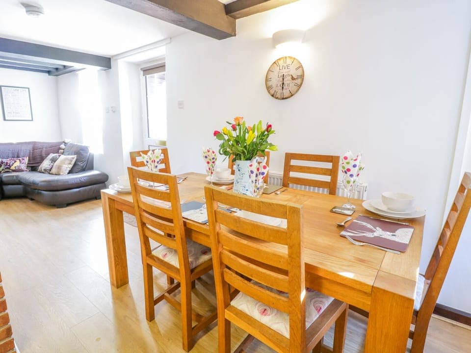 Cottage | Private kitchen | Fridge, electric kettle, toaster, cookware/dishes/utensils