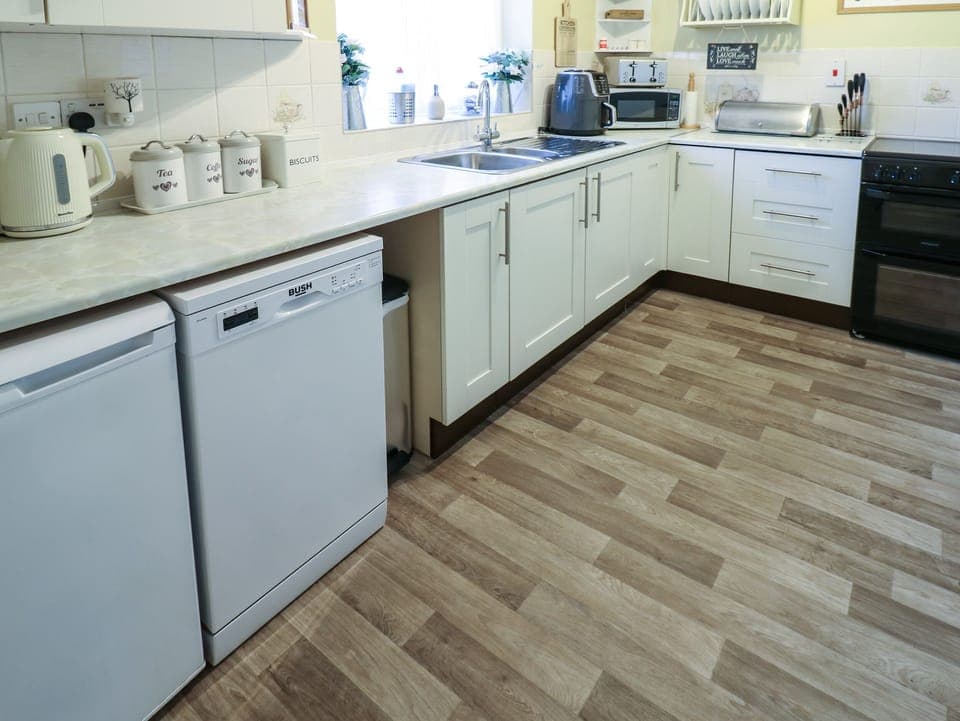 Dishwasher, cookware/dishes/utensils