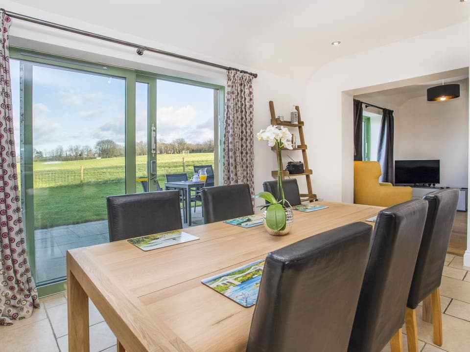 Cottage | Private kitchen | Fridge, microwave, stovetop, dishwasher