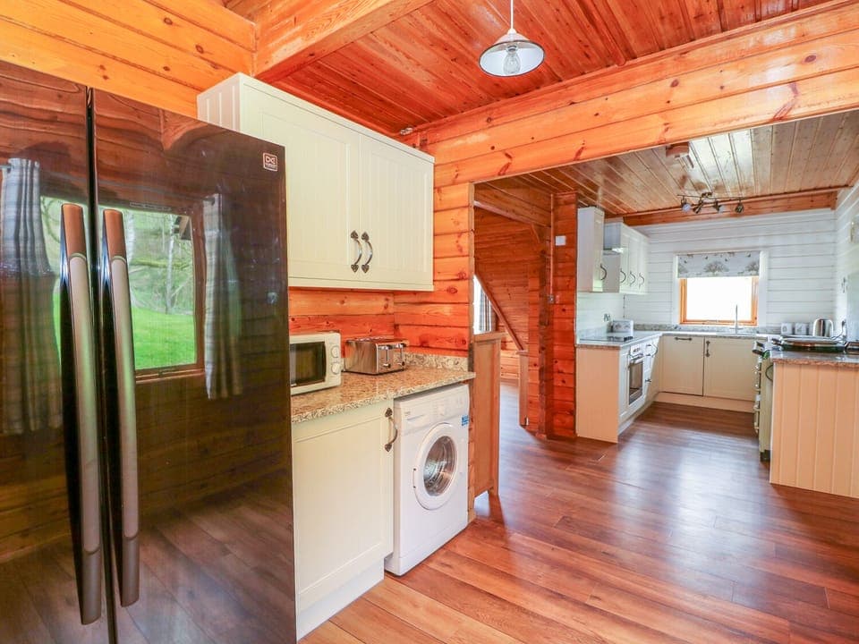 Cottage | Private kitchen | Dishwasher, cookware/dishes/utensils