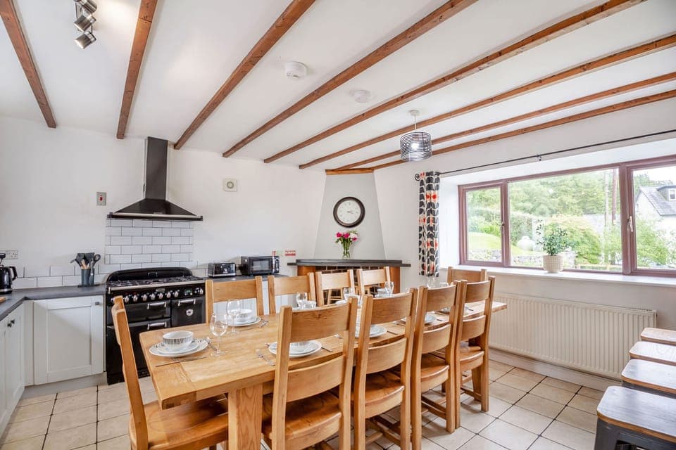 Cottage | Private kitchen | Fridge, stovetop, dishwasher, cookware/dishes/utensils